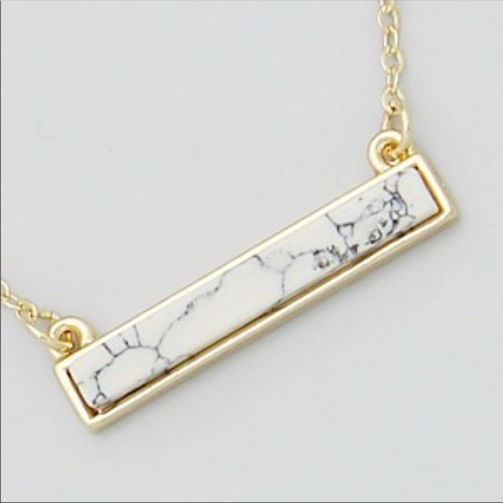 Gorgeous marble bar necklace